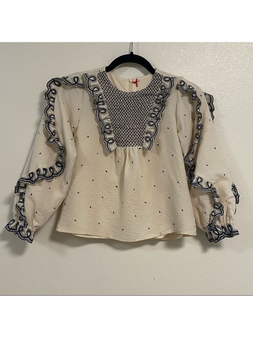 Ruffle Blouse Women’s Size Small white black Cropped Embroidered Ruffle Top